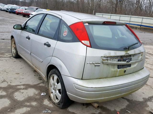 3FAHP37N55R135358 - 2005 FORD FOCUS ZX5 SILVER photo 3