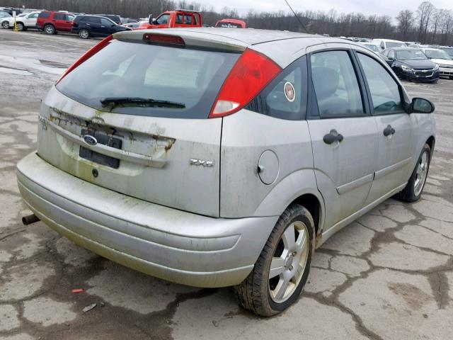 3FAHP37N55R135358 - 2005 FORD FOCUS ZX5 SILVER photo 4