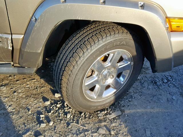 1J8HG58N76C302624 - 2006 JEEP COMMANDER GOLD photo 9