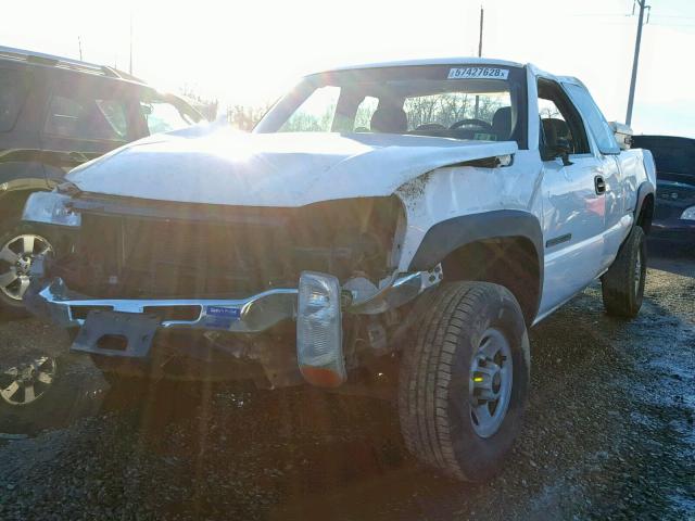 1GTHC29U65E199870 - 2005 GMC SIERRA C25 WHITE photo 2