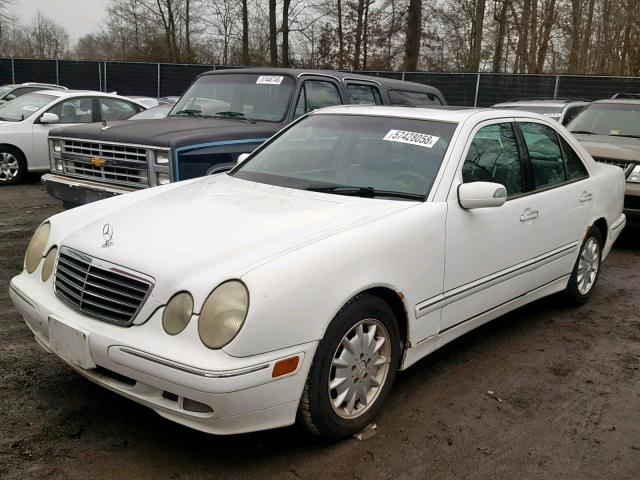 WDBJF65J8YB042518 - 2000 MERCEDES-BENZ E 320 WHITE photo 2