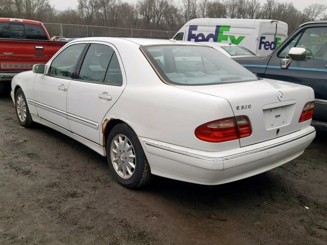 WDBJF65J8YB042518 - 2000 MERCEDES-BENZ E 320 WHITE photo 3