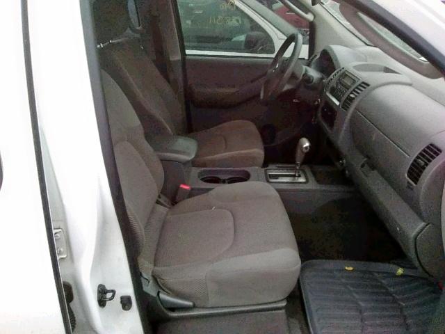 1N6AD07U87C403277 - 2007 NISSAN FRONTIER C WHITE photo 5