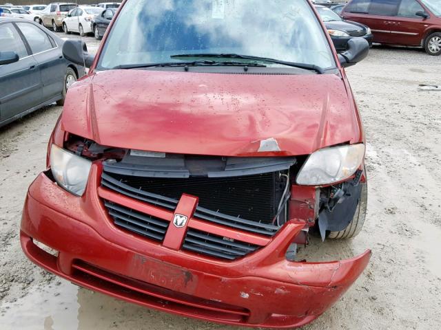 1D4GP45R85B393771 - 2005 DODGE CARAVAN SX RED photo 9