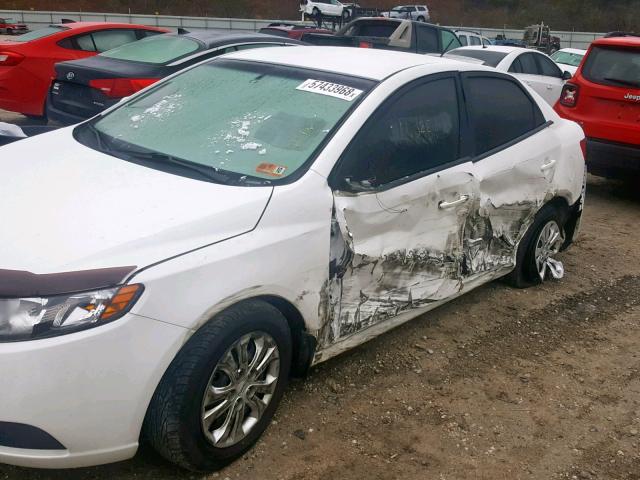 KNAFU4A21D5724629 - 2013 KIA FORTE EX WHITE photo 9