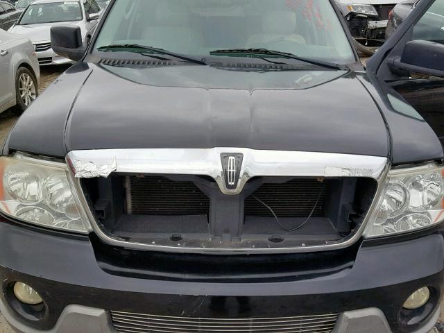 5LMFU27R54LJ27161 - 2004 LINCOLN NAVIGATOR 黑色 照片 7