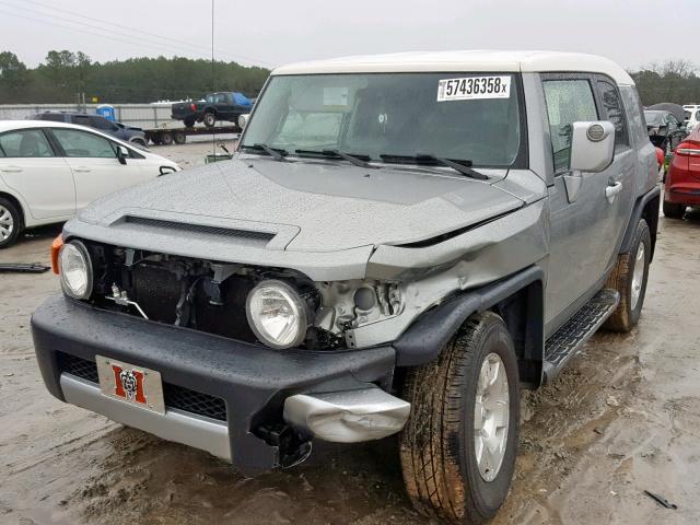 JTEBU4BF7AK095583 - 2010 TOYOTA FJ CRUISER SILVER photo 2