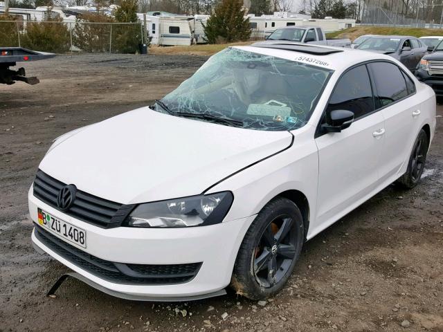 1VWBH7A33DC028105 - 2013 VOLKSWAGEN PASSAT SE WHITE photo 2