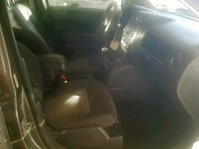 1J4NF1FB8BD249333 - 2011 JEEP COMPASS SP 灰色 照片 5