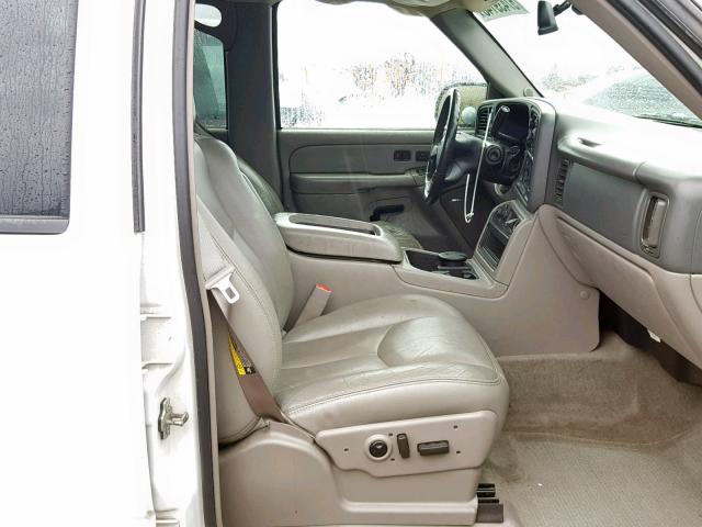 1GKEK13T44J324245 - 2004 GMC YUKON WHITE photo 5