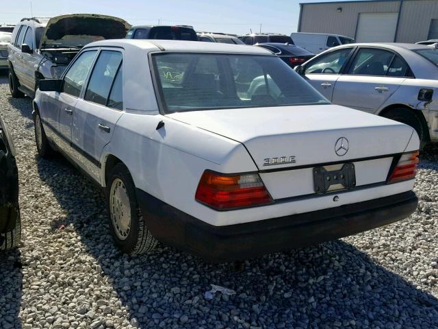 WDBEA30D4KB055709 - 1989 MERCEDES-BENZ 300 E WHITE photo 3