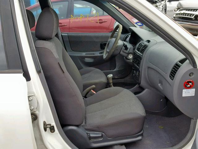 KMHCG45C75U583665 - 2005 HYUNDAI ACCENT GL WHITE photo 5