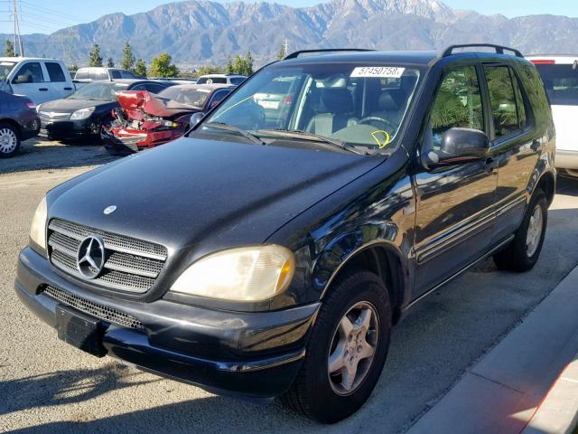 4JGAB54E21A231877 - 2001 MERCEDES-BENZ ML 320 BLACK photo 2