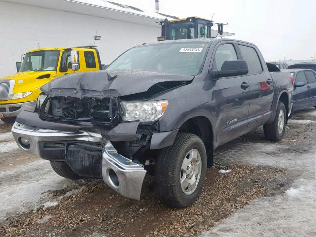 5TFDM5F19CX029432 - 2012 TOYOTA TUNDRA CRE GRAY photo 2