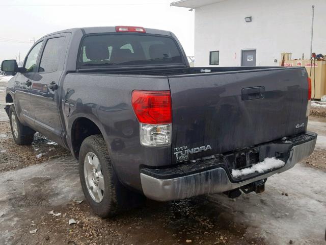 5TFDM5F19CX029432 - 2012 TOYOTA TUNDRA CRE GRAY photo 3