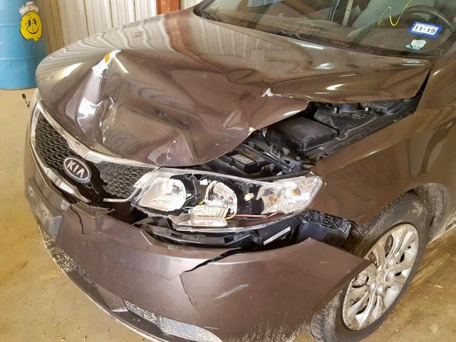 KNAFU4A2XD5727075 - 2013 KIA FORTE EX BROWN photo 9