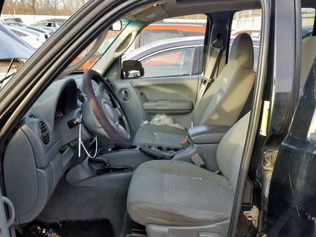 1J4GL38K15W684603 - 2005 JEEP LIBERTY RE BLACK photo 5