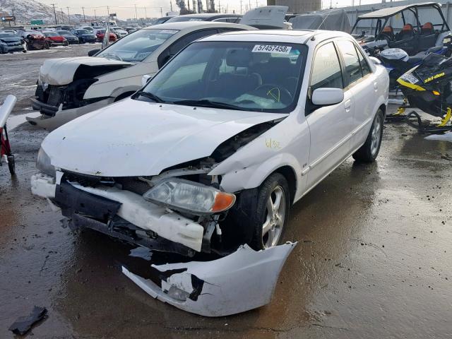 JM1BJ226820561262 - 2002 MAZDA PROTEGE DX WHITE photo 2