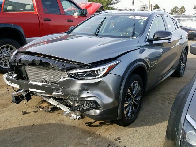 SJKCH5CR4JA047280 - 2018 INFINITI QX30 BASE GRAY photo 2