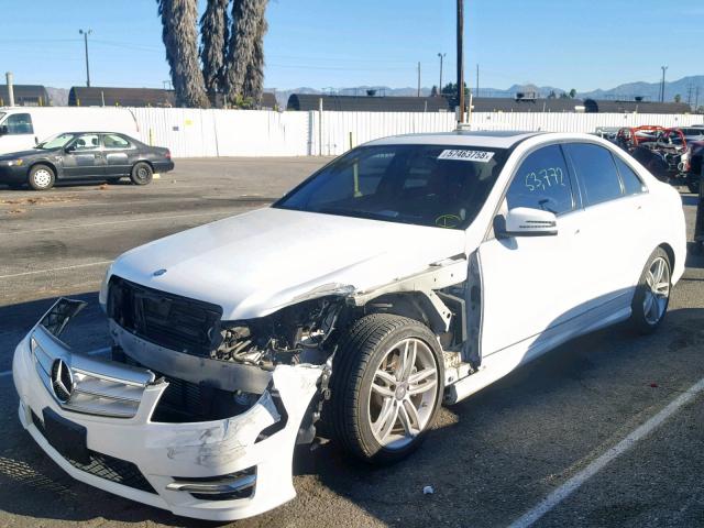 WDDGF4HB1DR275345 - 2013 MERCEDES-BENZ C 250 WHITE photo 2