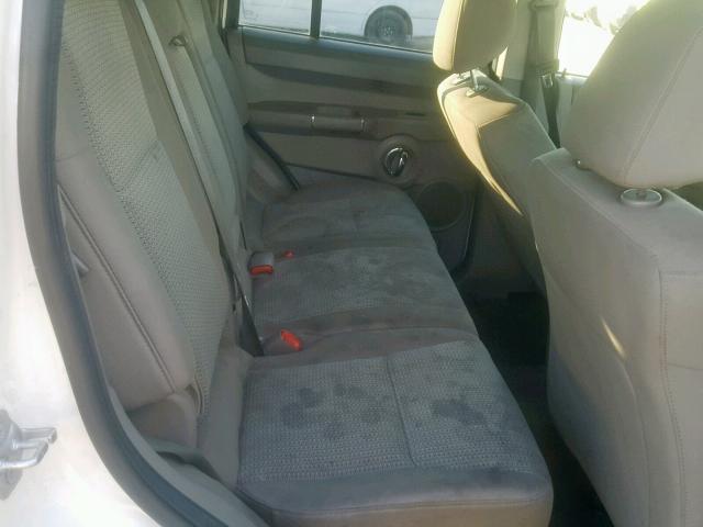 1J4RH4GK2AC137434 - 2010 JEEP COMMANDER WHITE photo 6