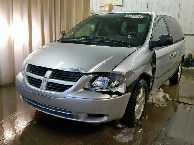 1D4GP45R45B436695 - 2005 DODGE CARAVAN SX SILVER photo 2