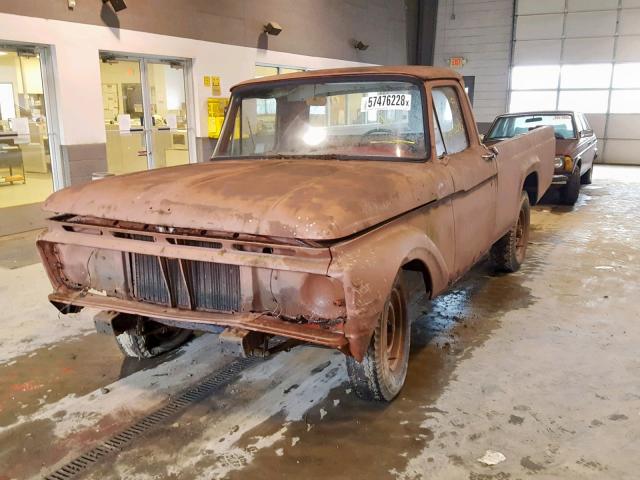 F25CE362204 - 1963 FORD F100 BROWN photo 2