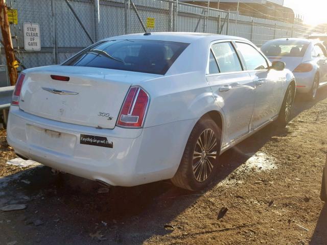 2C3CCAGG1DH739557 - 2013 CHRYSLER 300 V6 WHITE photo 4