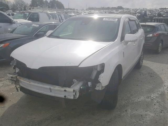 2LMHJ5FR4ABJ13422 - 2010 LINCOLN MKT WHITE photo 2