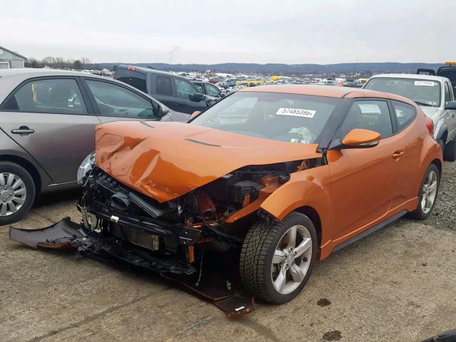 KMHTC6AE0FU226327 - 2015 HYUNDAI VELOSTER T ORANGE photo 2