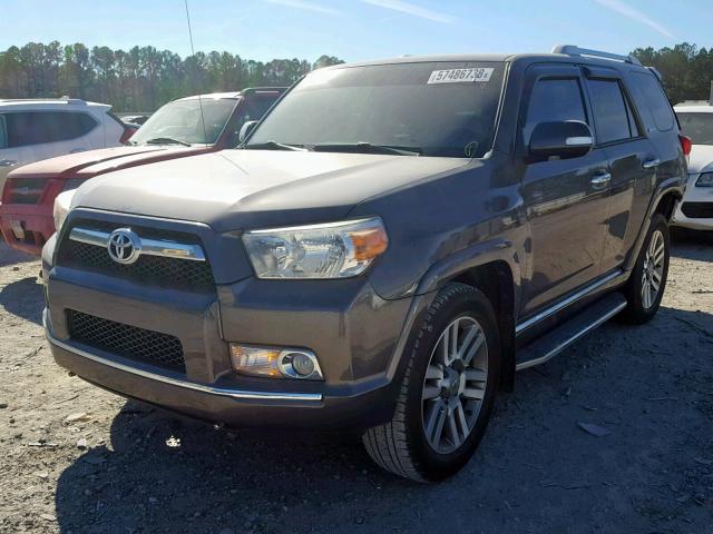 JTEZU5JR6D5050007 - 2013 TOYOTA 4RUNNER SR GRAY photo 2