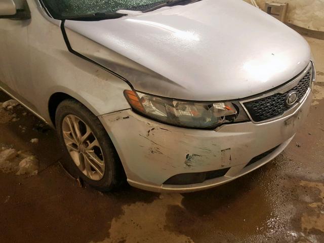 KNAFU5A20B5350128 - 2011 KIA FORTE EX SILVER photo 9