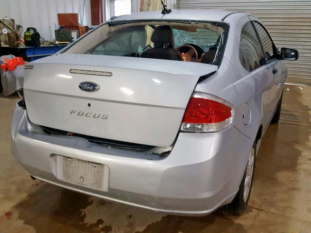 1FAHP32N58W274737 - 2008 FORD FOCUS S/SE SILVER photo 4