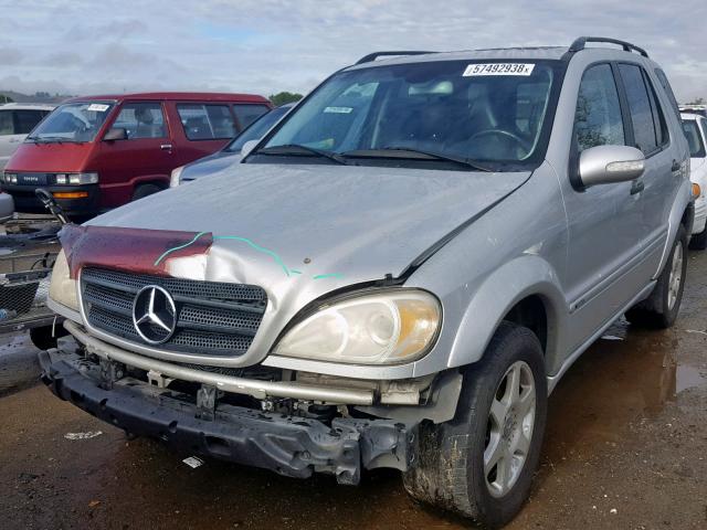 4JGAB54E92A297232 - 2002 MERCEDES-BENZ ML 320 SILVER photo 2