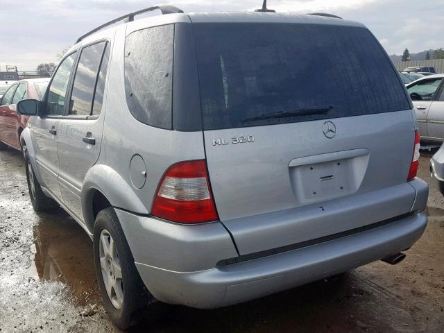 4JGAB54E92A297232 - 2002 MERCEDES-BENZ ML 320 SILVER photo 3