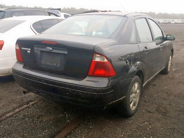 1FAHP34N27W119106 - 2007 FORD FOCUS ZX4 BLACK photo 4