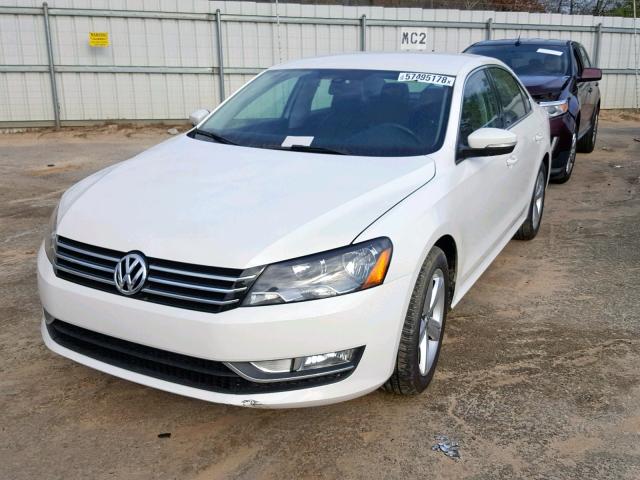 1VWAT7A32FC081441 - 2015 VOLKSWAGEN PASSAT S WHITE photo 2