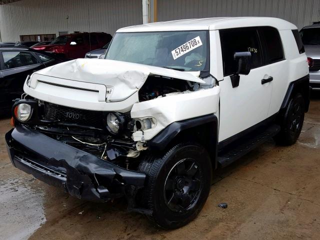 JTEBU4BF6AK089676 - 2010 TOYOTA FJ CRUISER WHITE photo 2