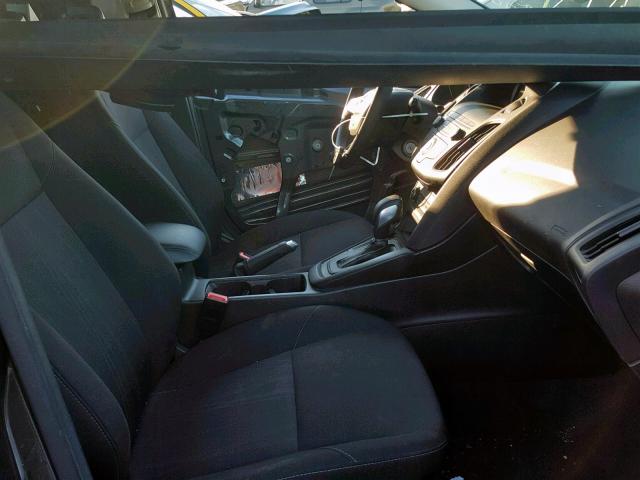 1FADP3K25JL237683 - 2018 FORD FOCUS SE Szary zdjęcie 5