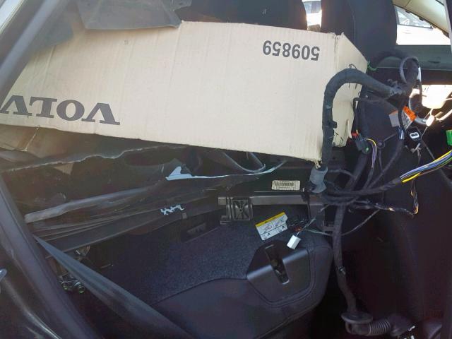 1FADP3K25JL237683 - 2018 FORD FOCUS SE Szary zdjęcie 6