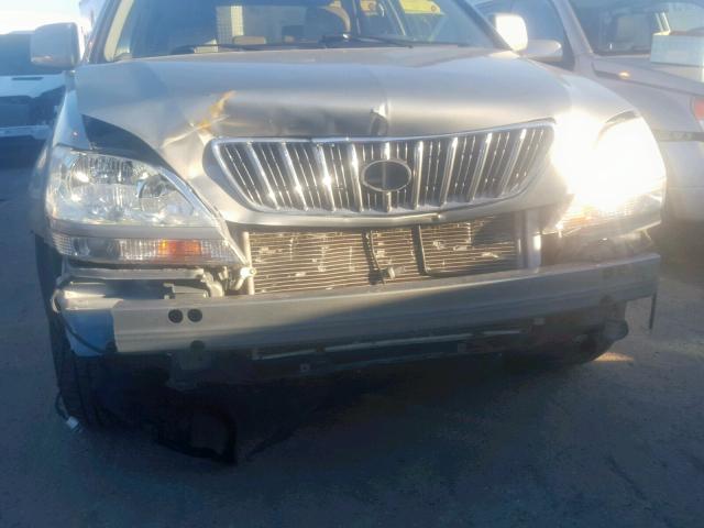 JTJHF10UX20279998 - 2002 LEXUS RX 300 SILVER photo 9