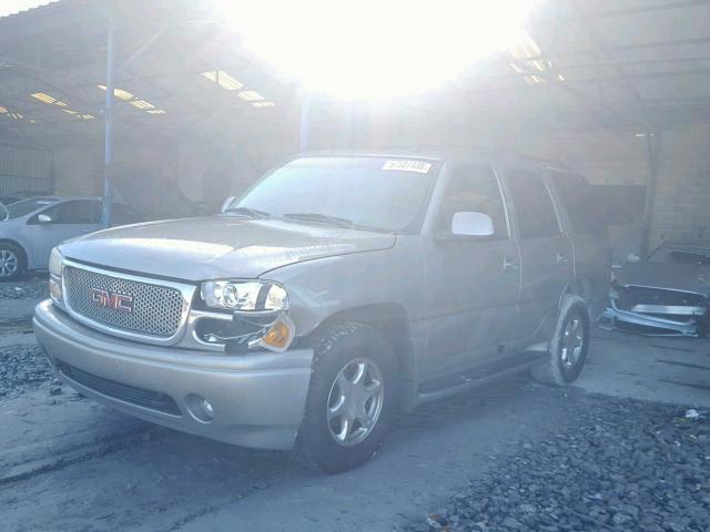 1GKEK63UX2J291738 - 2002 GMC DENALI SILVER photo 2