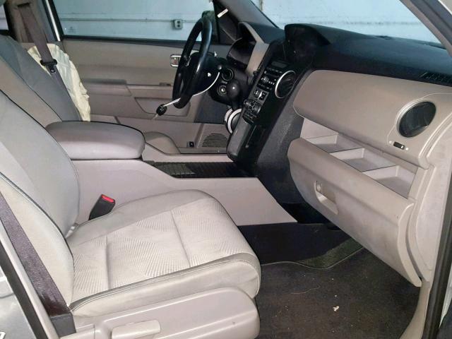 5FNYF4H28DB086082 - 2013 HONDA PILOT LX SILVER photo 5