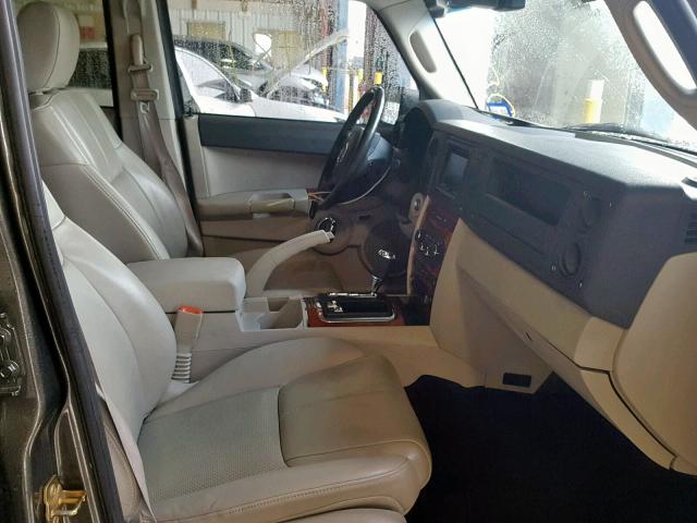 1J8HG58296C221114 - 2006 JEEP COMMANDER BROWN photo 5