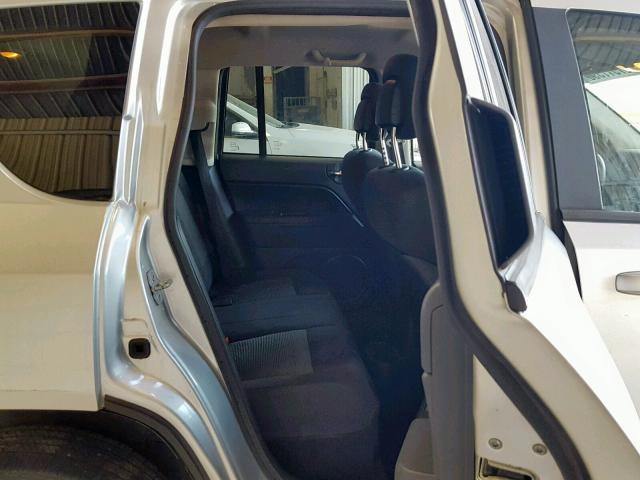 1J4NT1FA5BD253033 - 2011 JEEP COMPASS SP 银色 照片 6