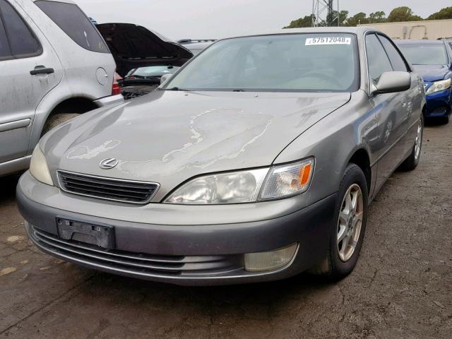 JT8BF22G3V0012310 - 1997 LEXUS ES 300 GRAY photo 2