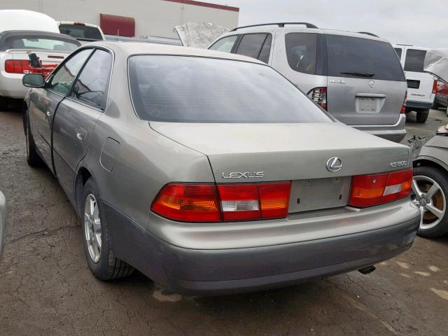 JT8BF22G3V0012310 - 1997 LEXUS ES 300 GRAY photo 3