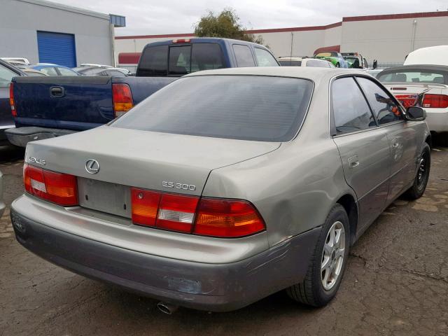 JT8BF22G3V0012310 - 1997 LEXUS ES 300 GRAY photo 4