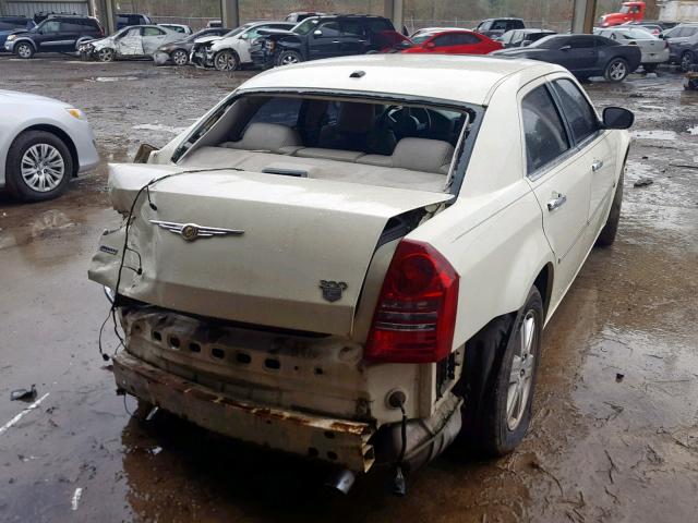 2C3LK63H36H345205 - 2006 CHRYSLER 300C WHITE photo 4