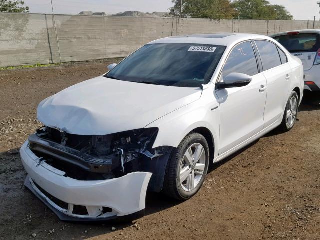 3VW637AJ9EM282996 - 2014 VOLKSWAGEN JETTA HYBR WHITE photo 2